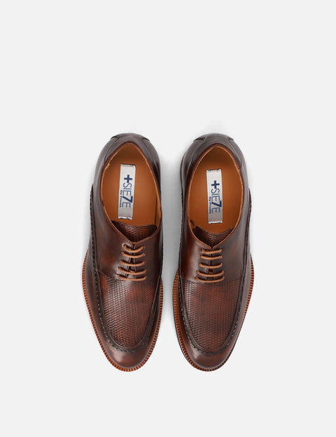 Blucher +7 cm de altura en piel grabada con bordón color caoba