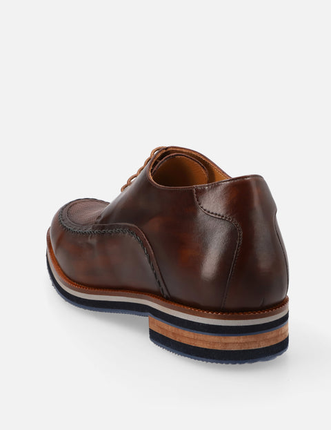 Blucher +7 cm de altura en piel grabada con bordón color caoba