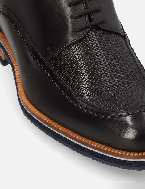 Blucher +7 cm de altura en piel grabada con bordón color negro