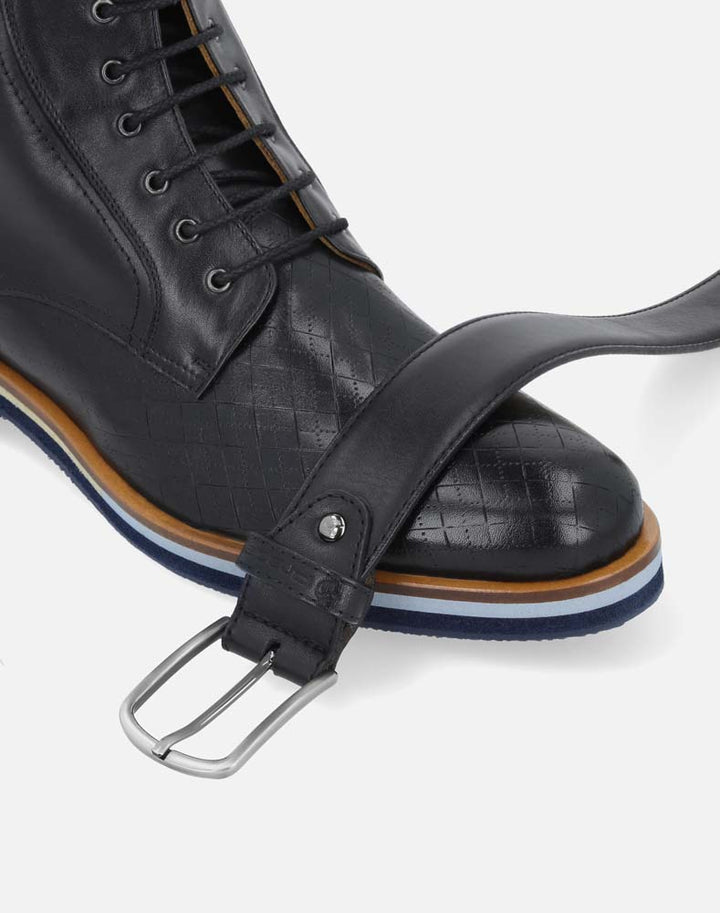 Bota de cordones +SIE7E cm de altura negra grabada para hombre