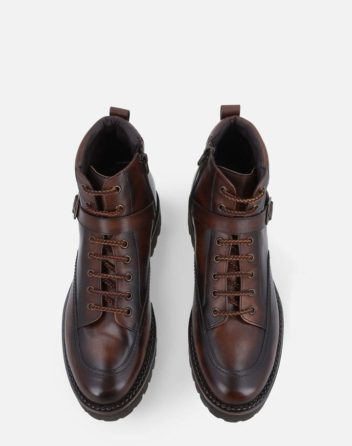 Bota de combate +SIE7E cm de altura color cuero para hombre