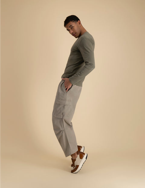 Tenis en textil y piel color cuero para hombre