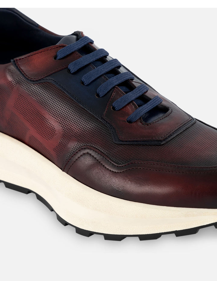 Tenis deportivo +7 cm de altura  de piel tipo coco color vino para hombre