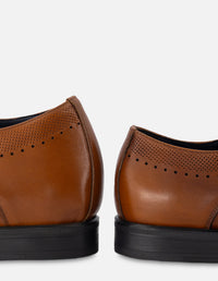 Zapato Blucher +7 cm de altura en piel color cuero con picado para hombre