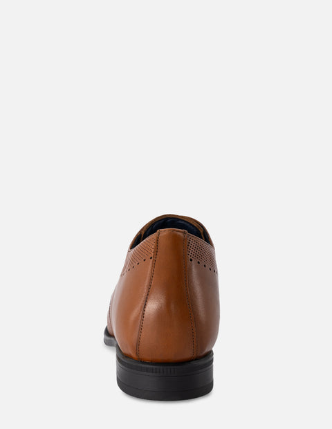 Zapato Blucher +7 cm de altura en piel color cuero con picado para hombre