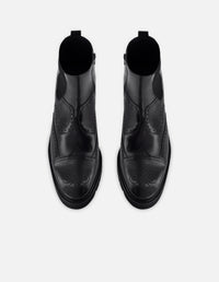 Botín +7 cm de altura de piel color negro con suela de goma y picado maría para hombre