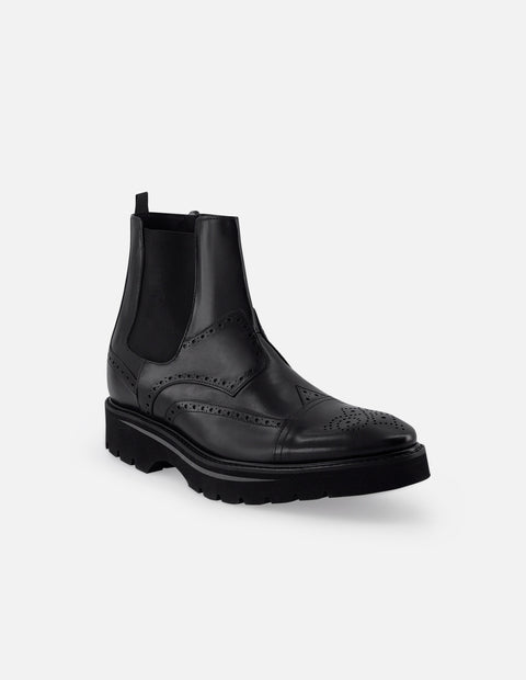 Botín +7 cm de altura de piel color negro con suela de goma y picado maría para hombre