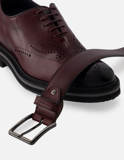 Oxford +7  cm de altura en piel napa color vino con picado María y cordones para hombre