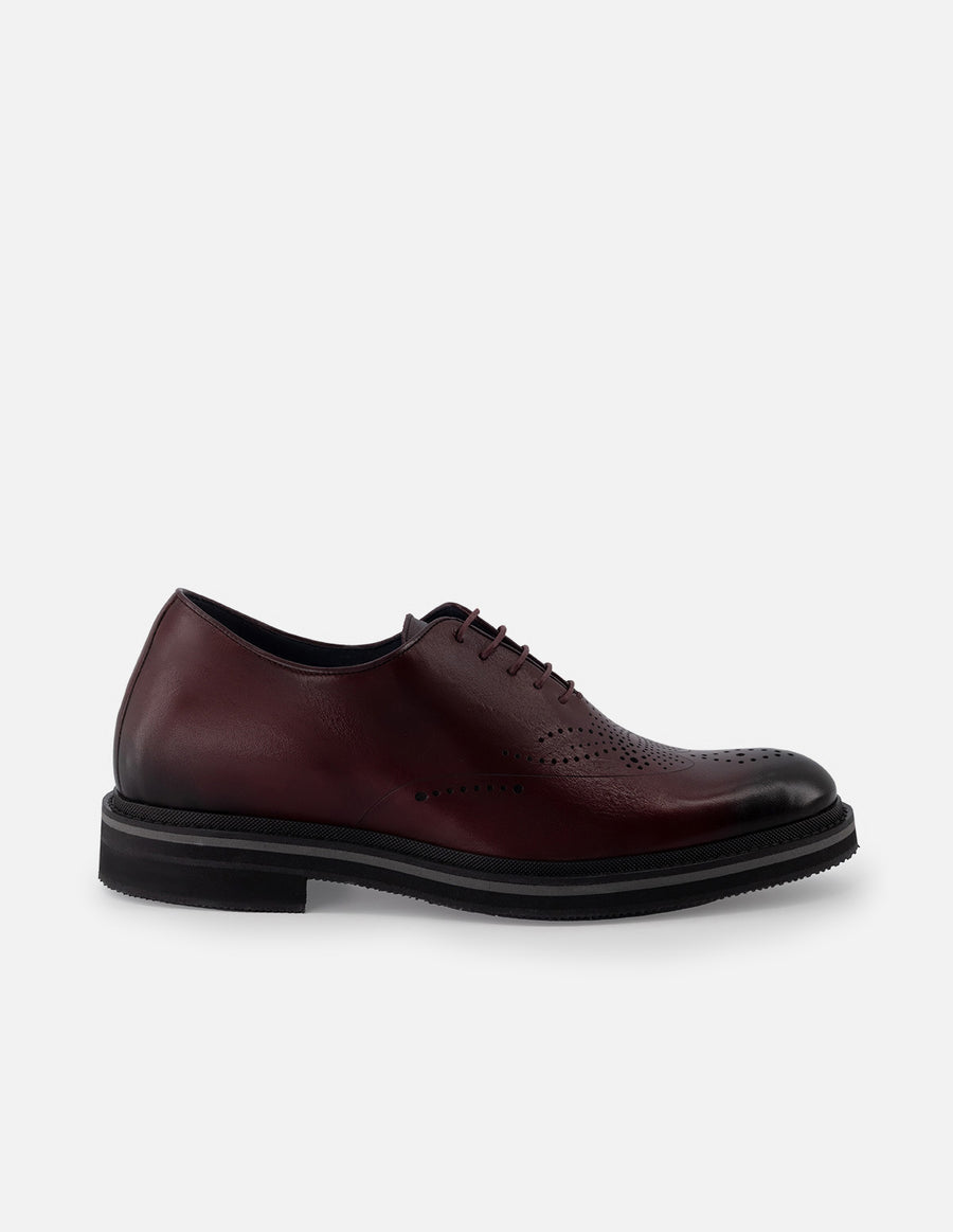 Oxford +7  cm de altura en piel napa color vino con picado María y cordones para hombre