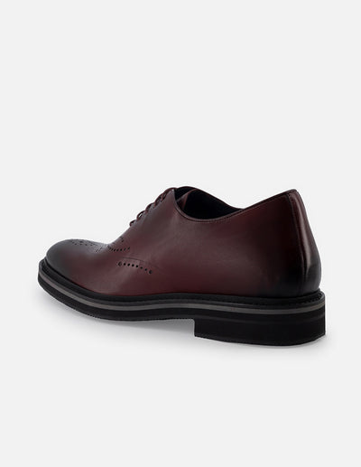 Oxford +7  cm de altura en piel napa color vino con picado María y cordones para hombre