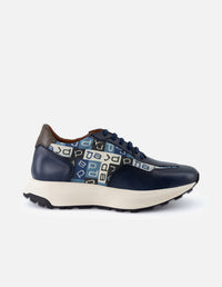 Tenis +7 cm de altura  en piel napa color azul con textil de letras Prada para hombre