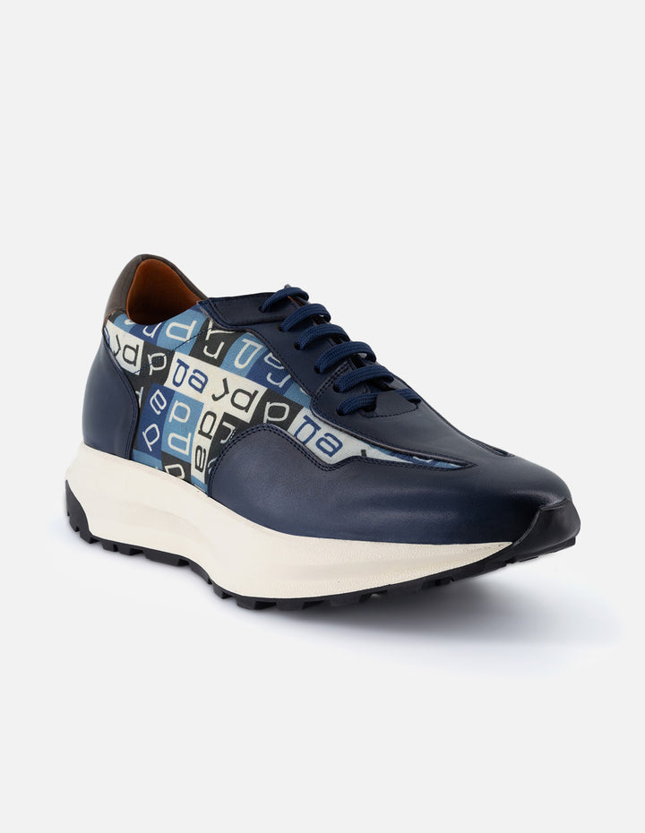 Tenis +7 cm de altura  en piel napa color azul con textil de letras Prada para hombre