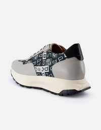 Tenis +7 cm de altura en piel napa color gris con textil de letras Prada para hombre