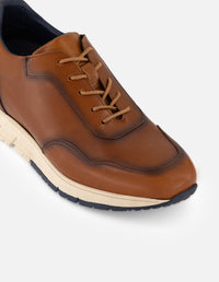 Tenis color cuero en piel para hombre ensombrecidos con aerógrafo