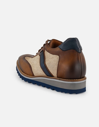 Zapato inglés café en piel y textil con franja azul para hombre