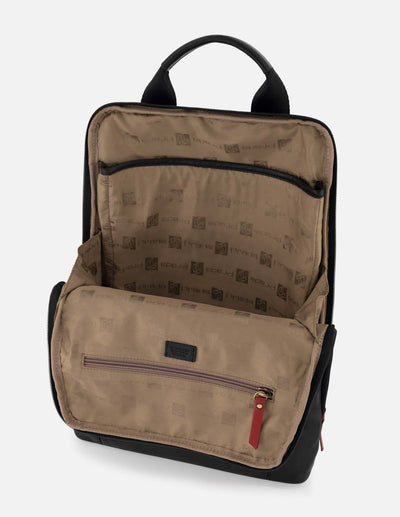 Mochila color negro en piel
