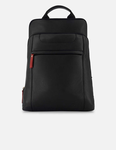 Mochila color negro en piel