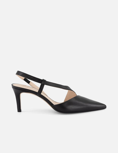 Zapatilla negra piel para mujer con escote asimétrico