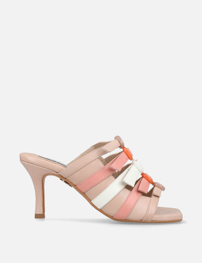 Mule en piel napa con tacón medio y cinturones simulados tres colores