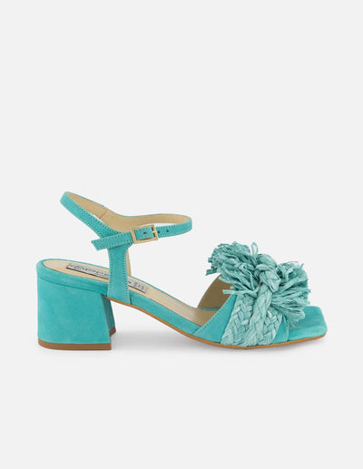 Sandalia de piel ante en color aqua para mujer con detalle de rafia