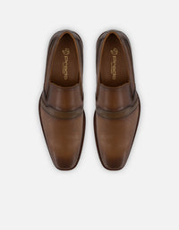 Mocasines café piel para hombre con grabado geométrico