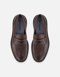 Mocasines café piel para hombre con detalle en relieve