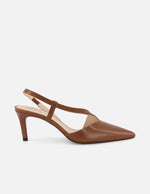 Zapatilla café piel para mujer con escote asimétrico