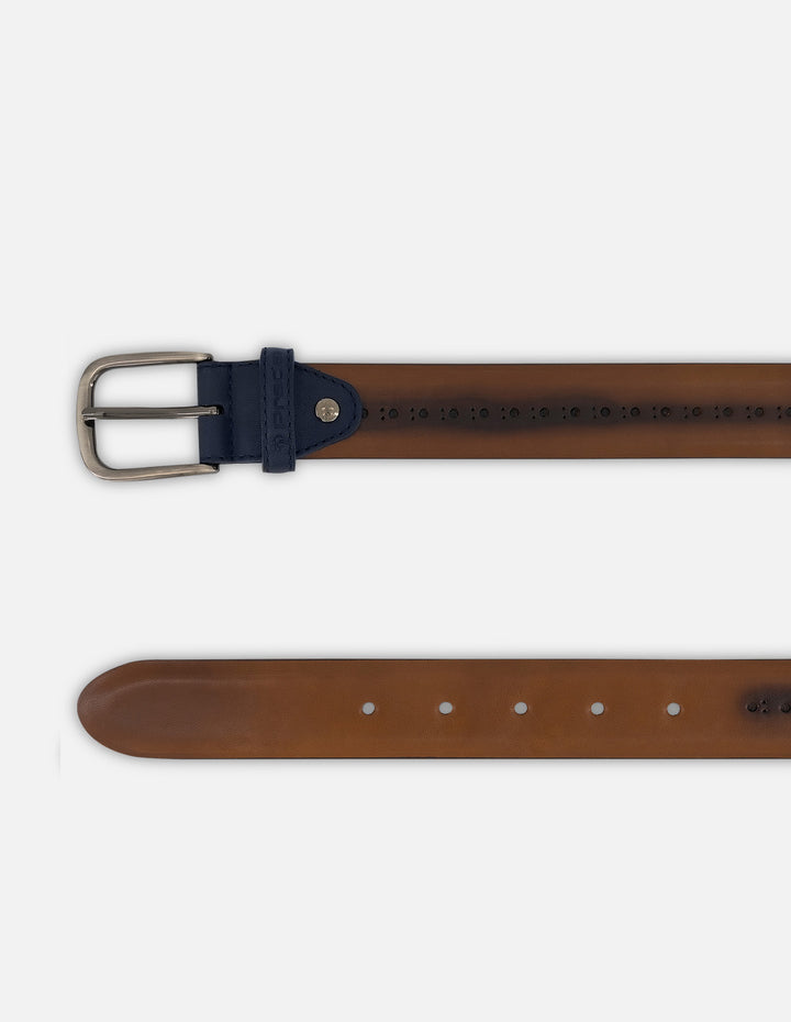 Cinturón café en piel para hombre con acabado difuminado y picado