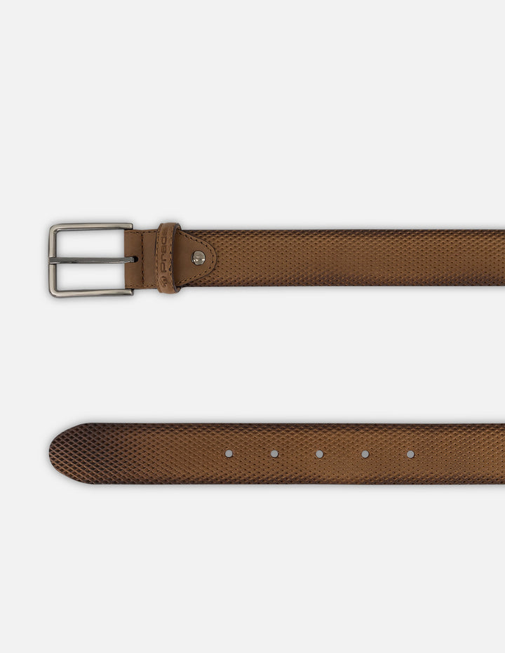 Cinturón café en piel para hombre con diseño picado