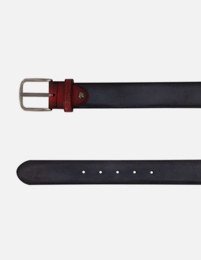 Cinturón azul en piel grabada para hombre con diseño tipo malla