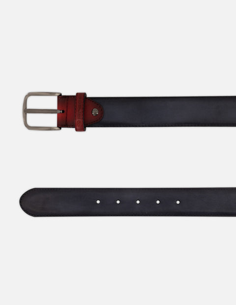 Cinturón azul en piel grabada para hombre con diseño tipo malla