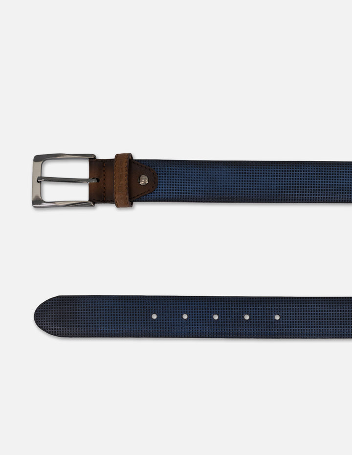 Cinturón café en piel picada para hombre con grabado fino