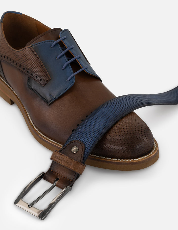 Cinturón café en piel picada para hombre con grabado fino