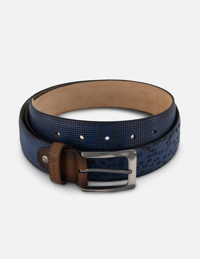 Cinturón café en piel picada para hombre con grabado fino