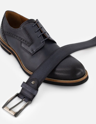 Cinturón negro en piel picada para hombre con grabado fino