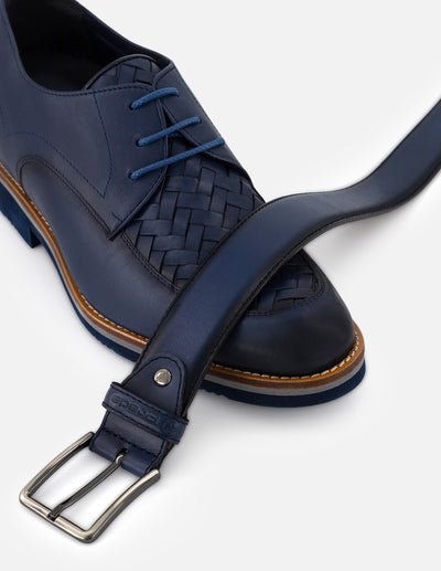 Cinturón azul piel para hombre con diseño trenzado