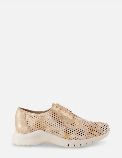 Tenis de piel con diseño tipo rejilla en color beige para mujer