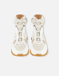 Botín deportivo con agujetas para mujer.