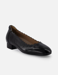 Ballerina de piel color negro para mujer con detalles ondulados