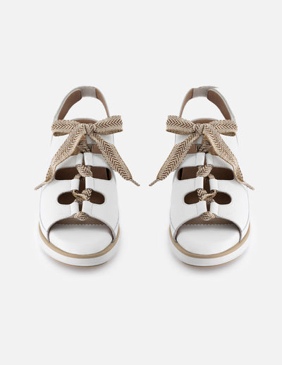 Sandalia de piel bombeada para mujer color blanco con detalle de cordones