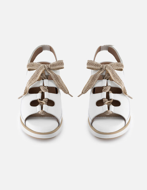 Sandalia de piel bombeada para mujer color blanco con detalle de cordones