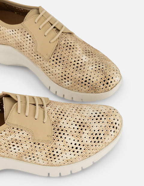 Tenis beige en piel perforada para mujer con plantilla removible