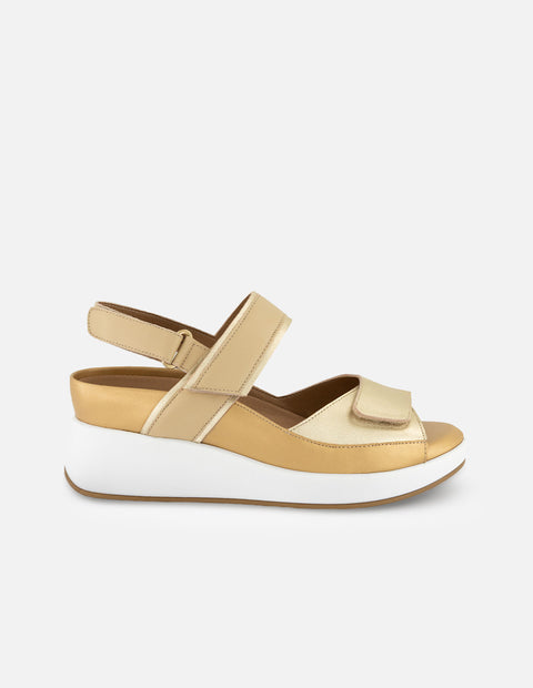 Sandalias color dorado en piel napa y metalizada para mujer con velcro