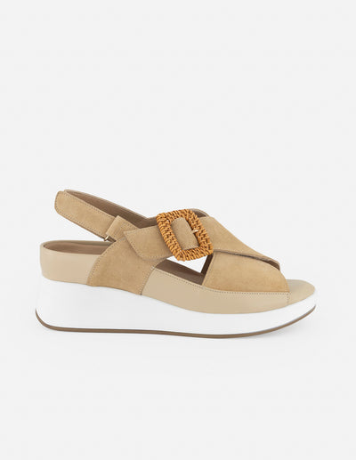 Sandalias beige para mujer con acabado aterciopelado