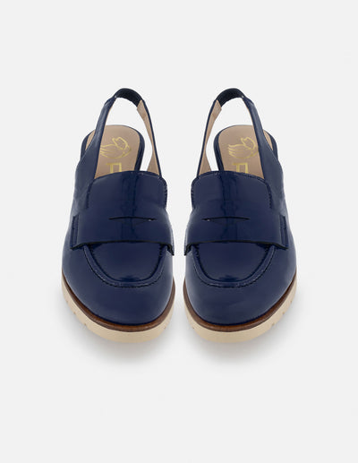 Mocasin de piel charol color marino para mujer con tacón tipo madera