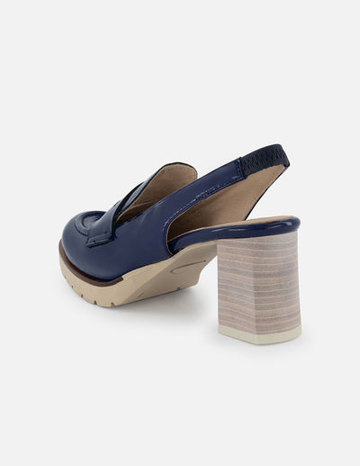 Mocasin de piel charol color marino para mujer con tacón tipo madera
