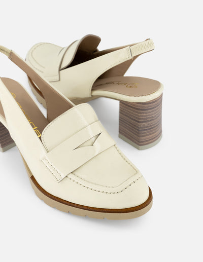 Mocasin de piel charol color blanco para mujer con tacón tipo madera