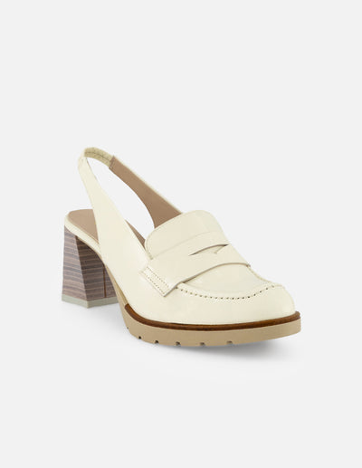 Mocasin de piel charol color blanco para mujer con tacón tipo madera