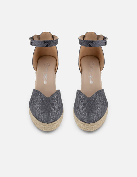 Alpargatas negras en textil satinado con hebilla al tobillo