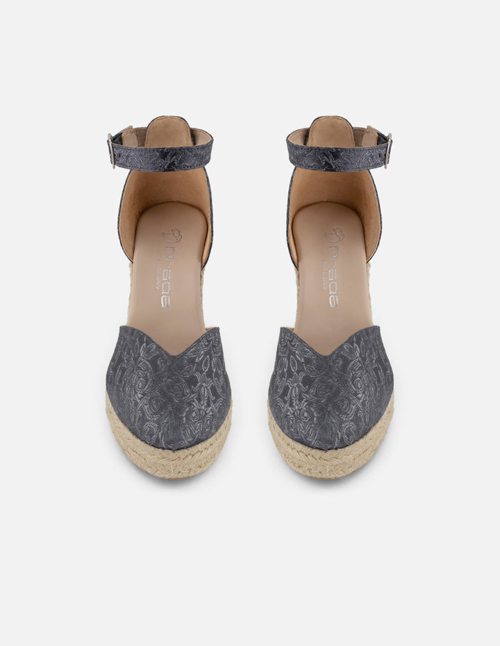 Alpargatas negras en textil satinado con hebilla al tobillo